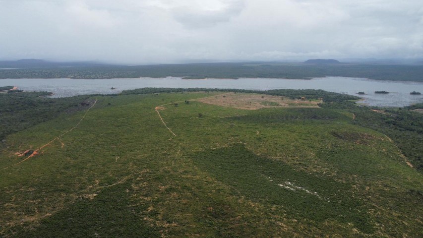 Farm kaufen direkt an Eisenbahnlinie in Brasilien